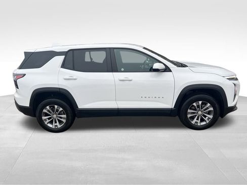 Used 2025 Chevrolet Equinox LT image 2