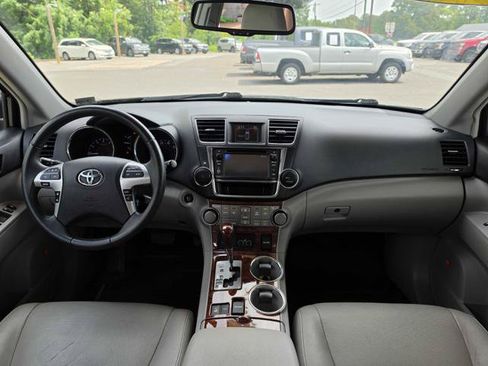 Used 2013 Toyota Highlander Limited AWD/4WD image 21