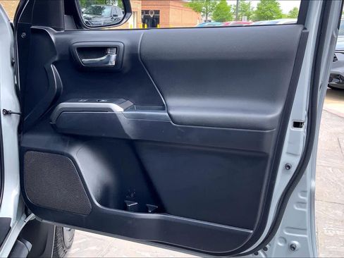 Used 2020 Toyota Tacoma TRD Sport w/ Advanced Technology Package AWD/4WD image 21