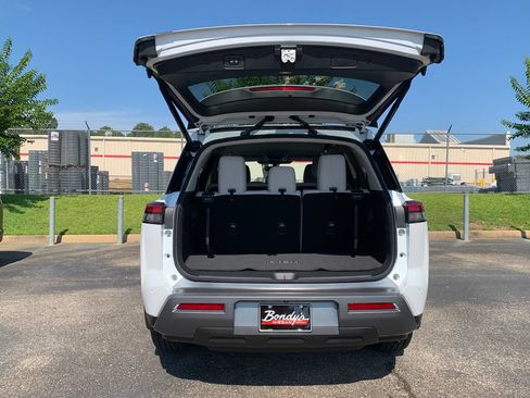 New 2026 Nissan Pathfinder SL w/ SL Premium Package FWD image 5