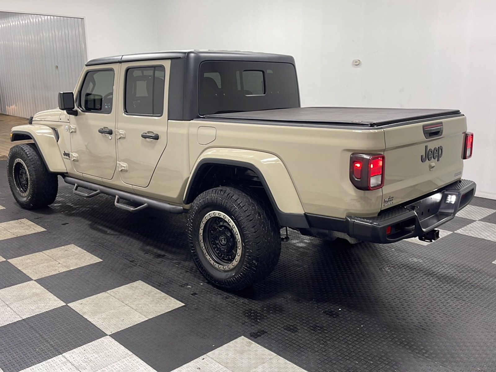 Used 2020 Jeep Gladiator Sport w/ Quick Order Package 24S AWD/4WD image 16