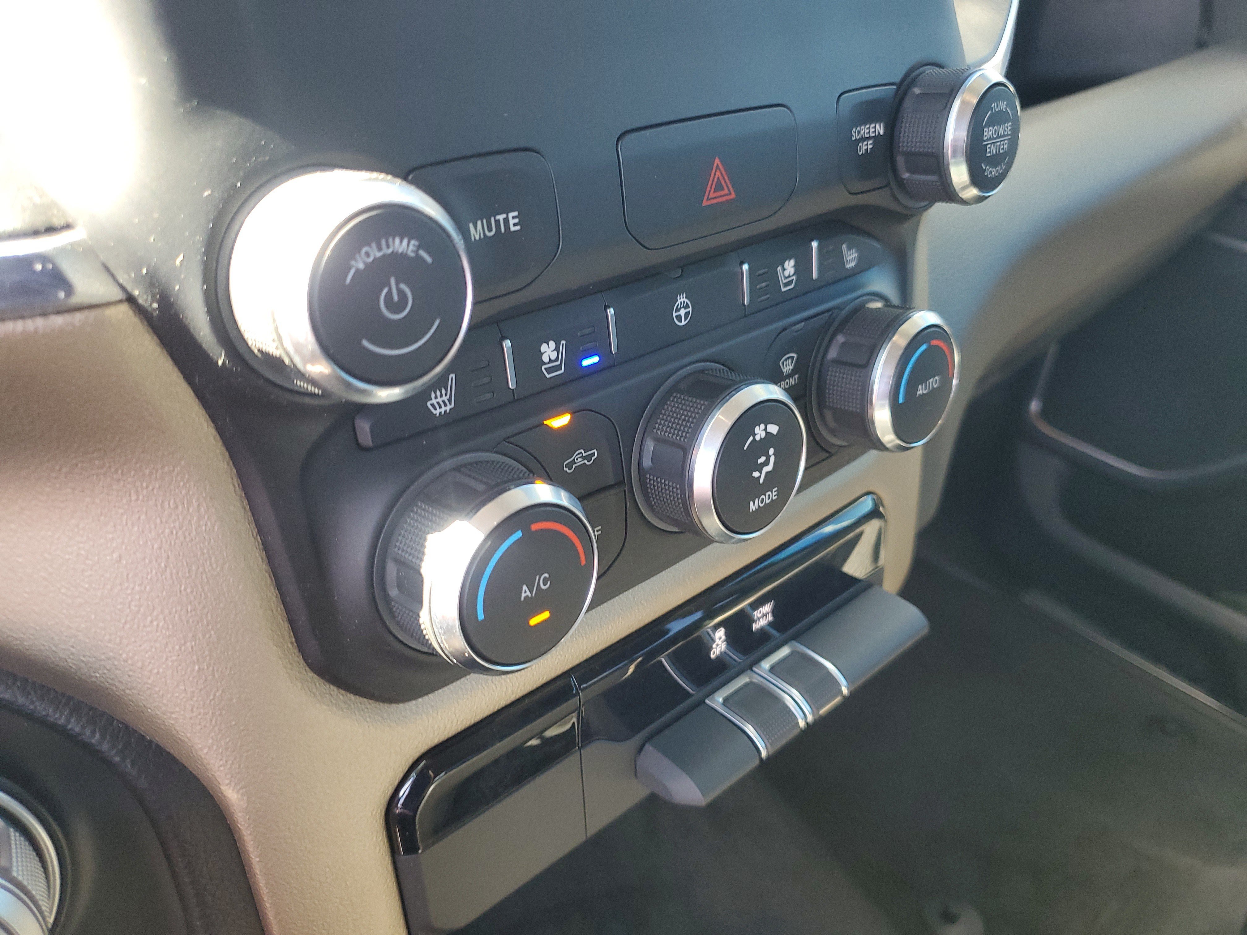 Used 2022 RAM 1500 Laramie AWD/4WD image 22