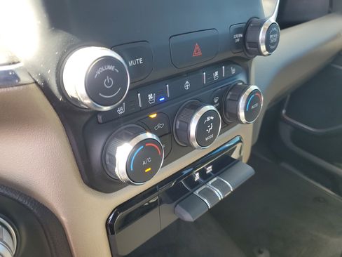 Used 2022 RAM 1500 Laramie AWD/4WD image 22