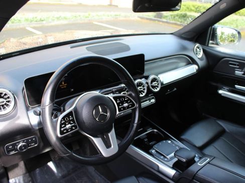 Used 2021 Mercedes-Benz GLB 250 4MATIC image 14