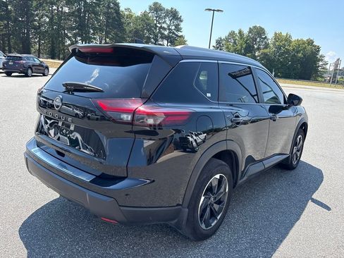 Used 2025 Nissan Rogue SV w/ SV Premium Package FWD image 10