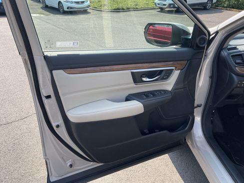 Used 2018 Honda CR-V Touring image 17