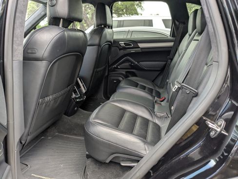 Used 2015 Porsche Cayenne Turbo AWD/4WD image 9