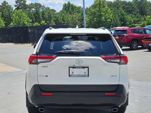 Used 2021 Toyota RAV4 XLE FWD image 6