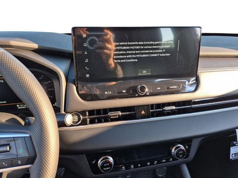 New 2026 Mitsubishi Outlander SE FWD image 16