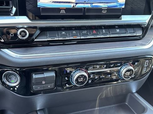 New 2026 GMC Sierra 1500 SLT image 32