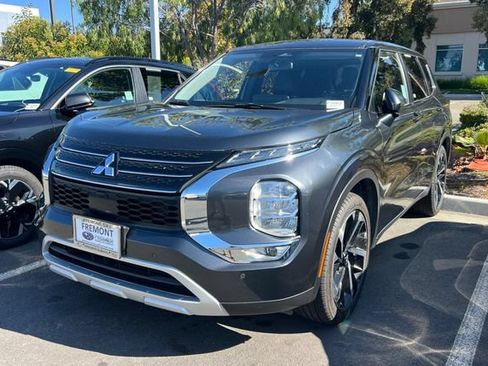 Used 2024 Mitsubishi Outlander FWD image 2