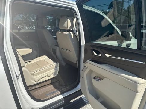 Used 2022 GMC Yukon XL Denali RWD image 5