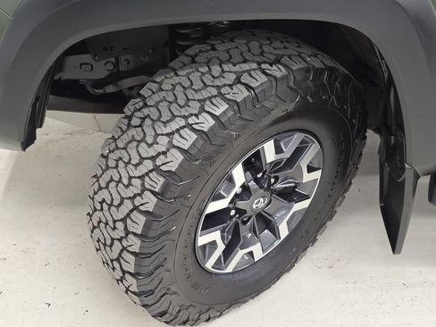 Used 2021 Toyota Tacoma TRD Off-Road w/ Technology Package AWD/4WD image 43