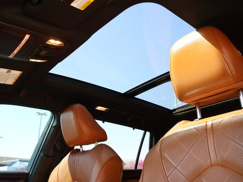 Used 2021 Toyota Highlander Platinum image 25