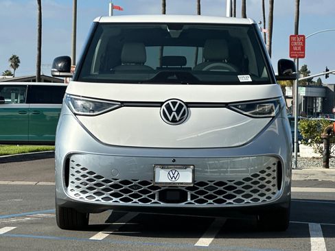 New 2025 Volkswagen ID. Buzz 1st Edition image 3