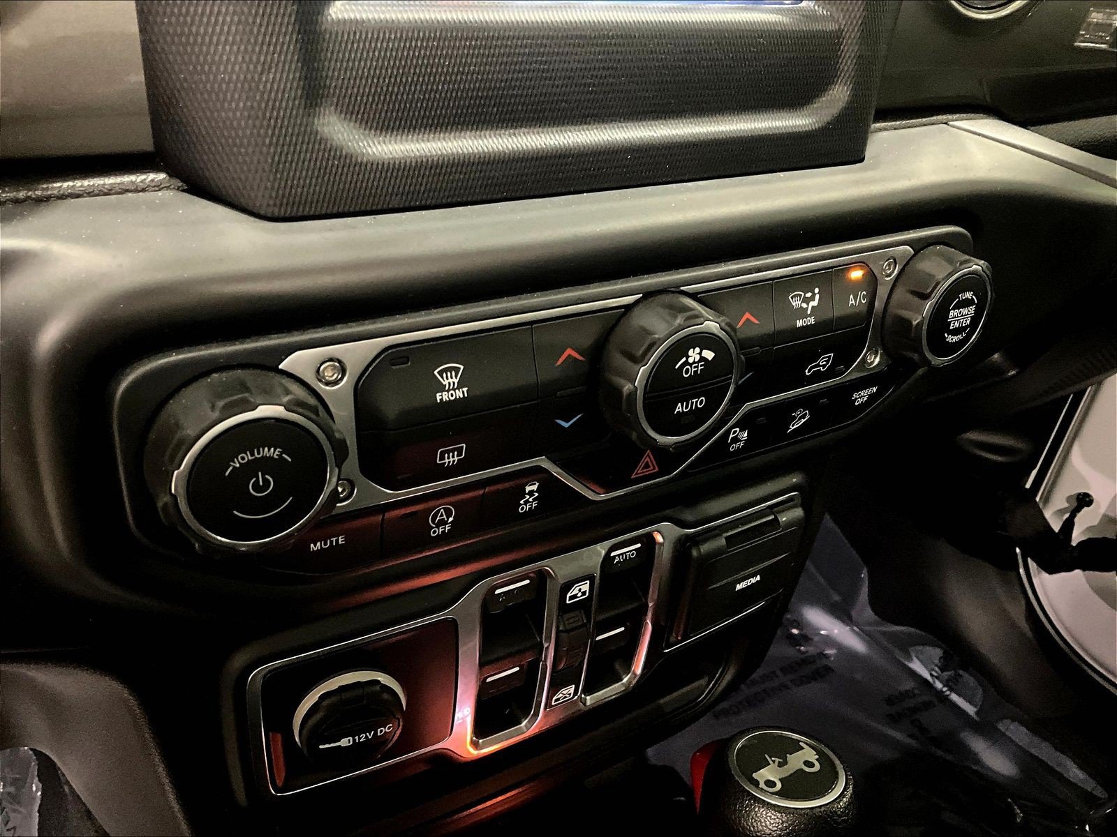 Used 2019 Jeep Wrangler Unlimited Sahara w/ Safety Group AWD/4WD image 15