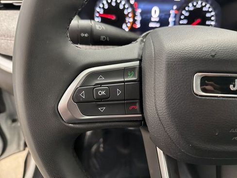Used 2023 Jeep Compass Latitude AWD/4WD image 30