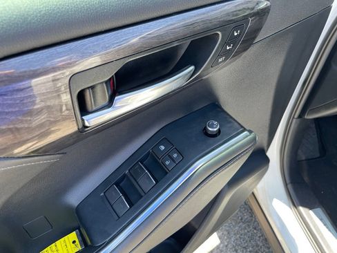 Used 2020 Toyota Highlander Limited FWD image 17