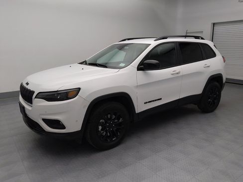 Used 2023 Jeep Cherokee Altitude Lux image 2