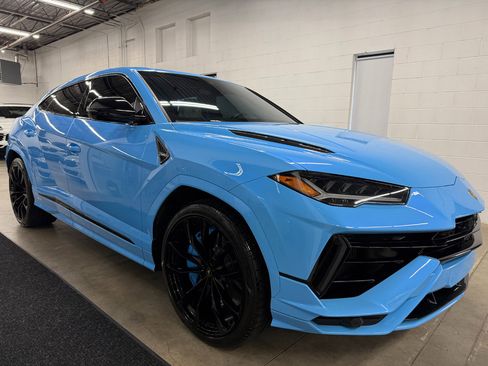 Used 2023 Lamborghini Urus S image 3