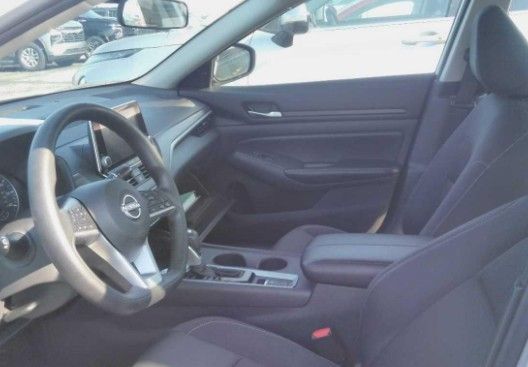 Used 2025 Nissan Altima 2.5 SV AWD/4WD image 6