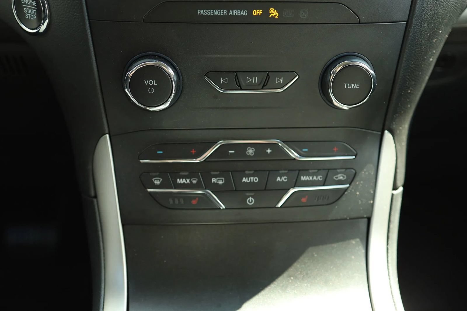 Used 2020 Ford Edge SEL FWD image 20