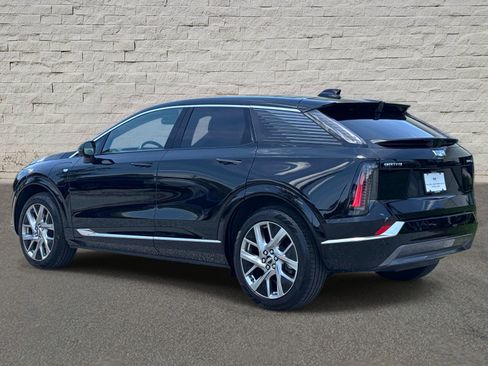 Used 2025 Cadillac Optiq Luxury 2 w/ LPO, Floor Liner Package AWD/4WD image 3