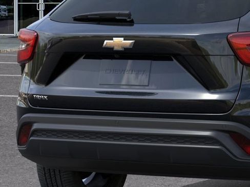 New 2026 Chevrolet Trax LS w/ LS Convenience Package FWD image 14