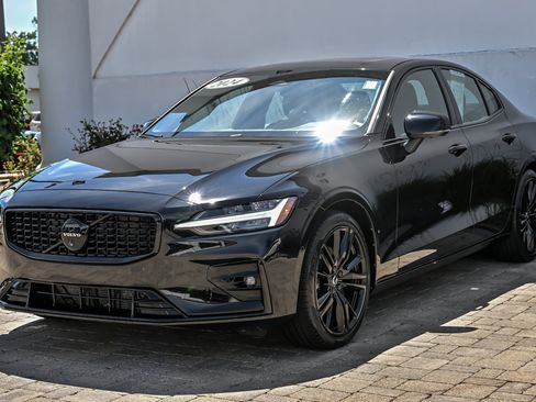 Used 2024 Volvo S60 B5 Plus w/ Protection Package Premier AWD/4WD image 5