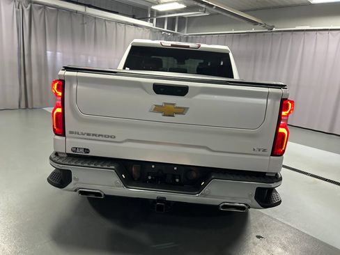 Used 2022 Chevrolet Silverado 1500 LTZ AWD/4WD image 6