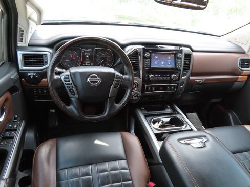 Used 2018 Nissan Titan Platinum Reserve AWD/4WD image 4