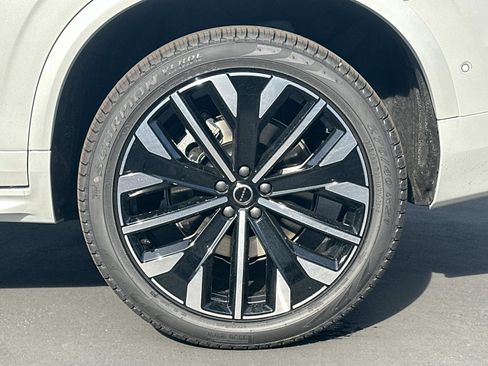 New 2026 Volvo XC90 B6 Plus w/ Protection Package Premier image 24