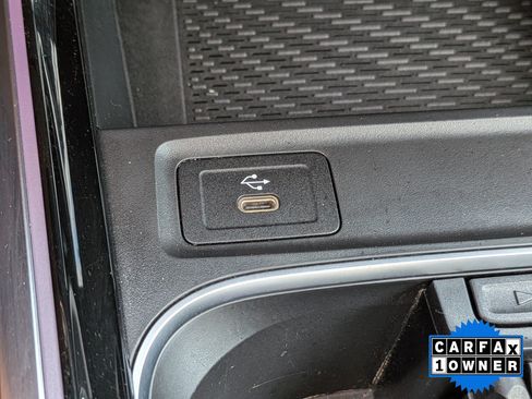 Used 2025 Mercedes-Benz GLB 250 4MATIC image 26