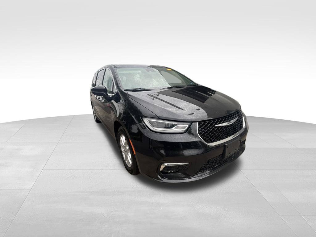 Used 2023 Chrysler Pacifica Touring-L FWD image 8