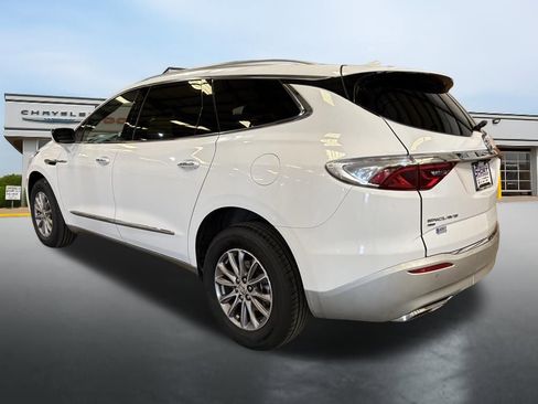 Used 2024 Buick Enclave Premium image 3