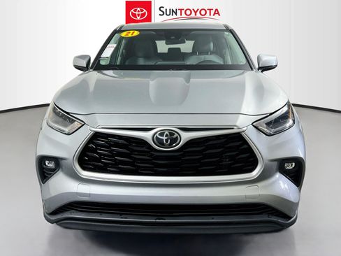 Used 2021 Toyota Highlander LE FWD image 10