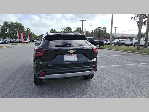 Used 2025 Chevrolet Trax LT w/ Driver Confidence Package FWD image 32