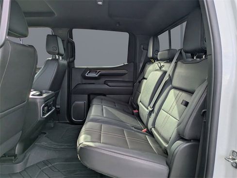 Used 2023 Chevrolet Silverado 1500 High Country w/ Technology Package image 13