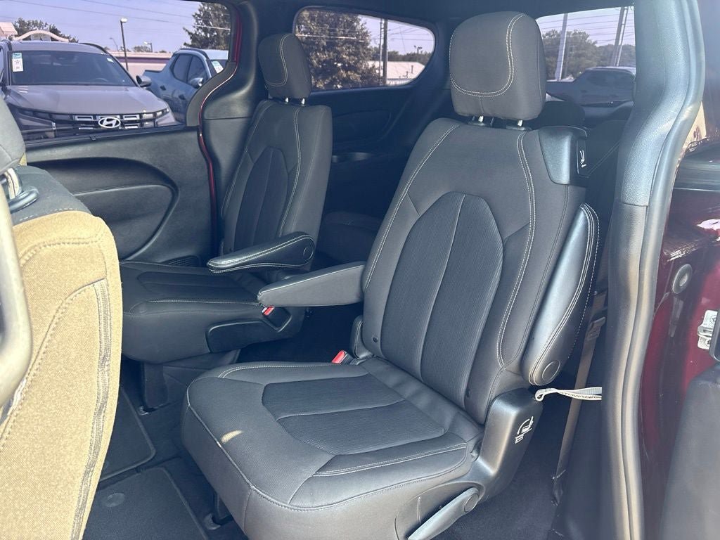 Used 2021 Chrysler Pacifica Touring w/ S Appearance Package FWD image 28