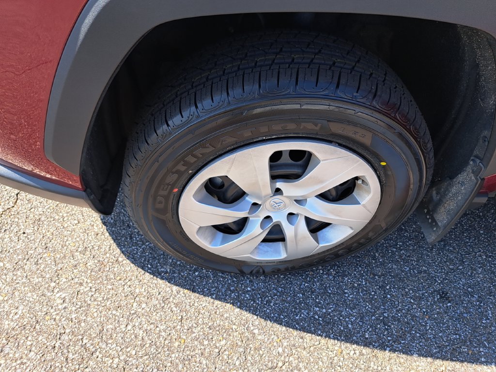 Used 2024 Toyota RAV4 LE AWD/4WD image 31