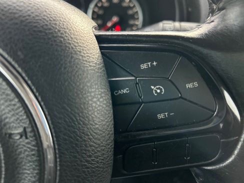 Used 2018 Jeep Renegade Altitude image 23