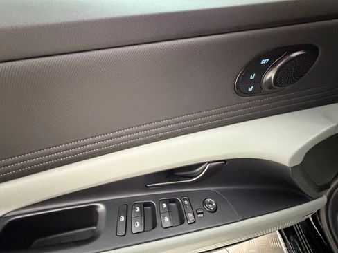 Certified 2025 Hyundai Elantra Limited image 25