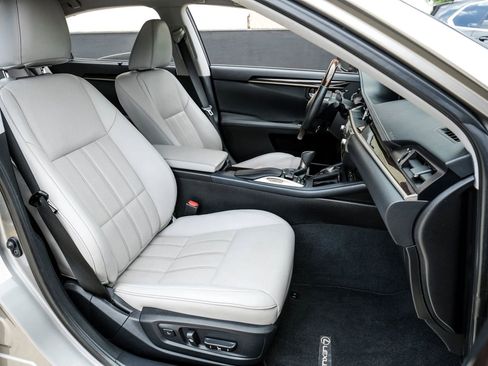 Used 2018 Lexus ES 350 w/ Ultra Luxury Package FWD image 35