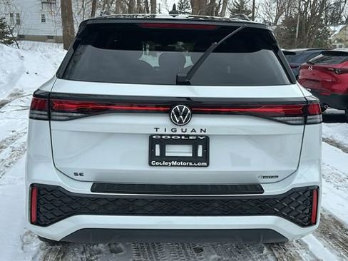 Used 2025 Volkswagen Tiguan SE R-Line image 7