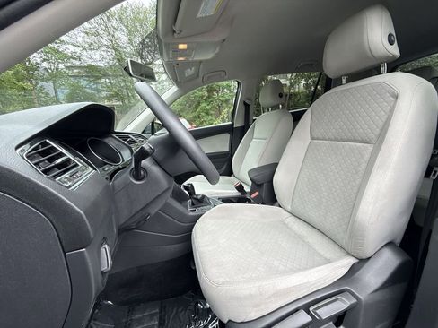 Used 2019 Volkswagen Tiguan S w/ Driver Assistance Package AWD/4WD image 13