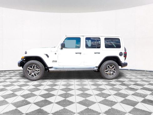 New 2026 Jeep Wrangler Unlimited Sahara AWD/4WD image 8