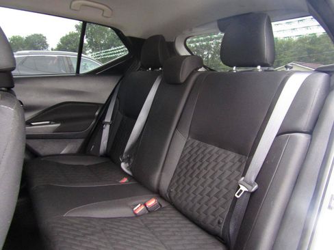 Used 2023 Nissan Kicks SV FWD image 19
