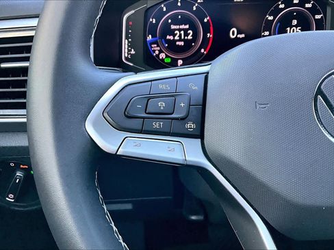 Used 2022 Volkswagen Atlas Cross Sport SE image 21