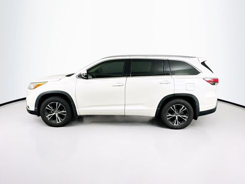 Used 2016 Toyota Highlander XLE AWD/4WD image 4