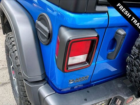 Used 2023 Jeep Wrangler Unlimited Rubicon AWD/4WD image 23